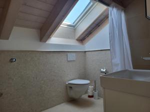 Badezimmer mit Dusche